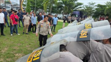 Kapolres Bireuen Pimpin Latihan Dalmas, Tingkatkan Profesionalisme Personel Hadapi Gangguan Kamtibmas
